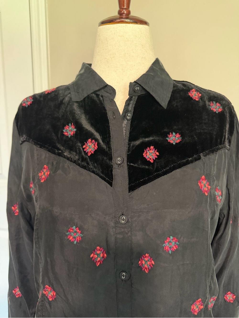 Johnny Was - Western Embroidered Button-Down Shirt with Velvet Yoke - Picture 2 of 15